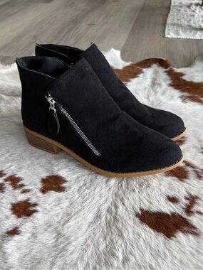Women's Black Ankle Bootie with Side Zip